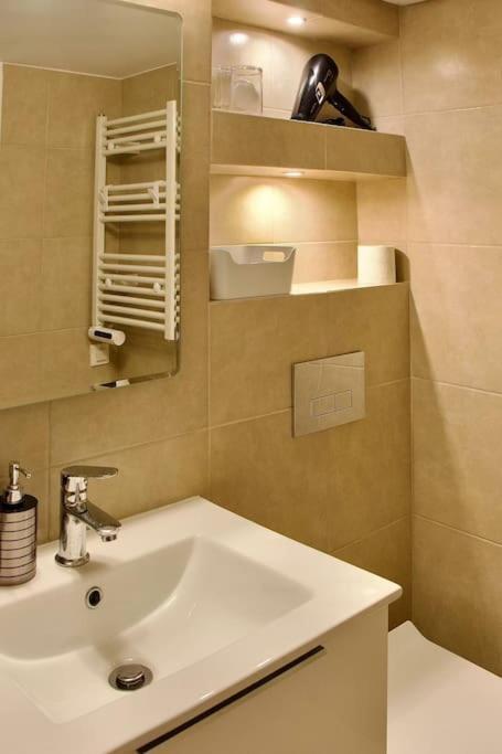 Glyfada Path Of Poets Apartamento Atenas Exterior foto