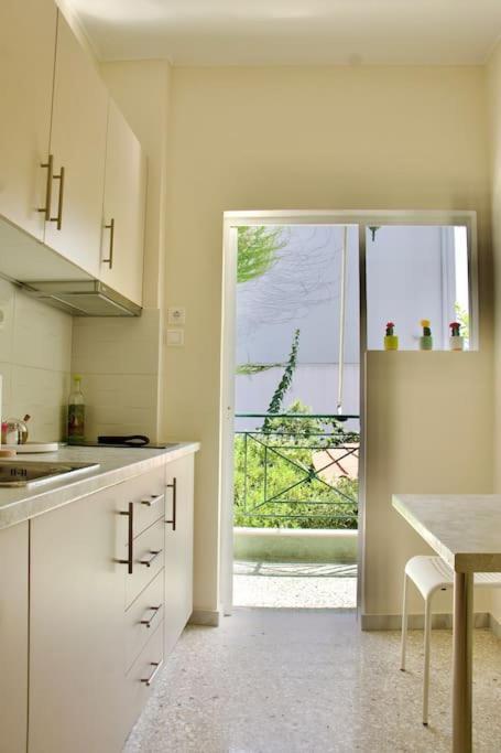 Glyfada Path Of Poets Apartamento Atenas Exterior foto